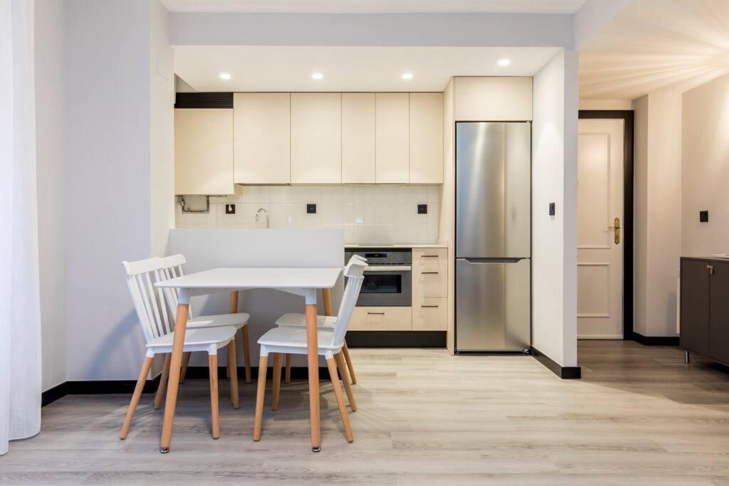 Castrillo 4 Apartamento Acogedor Zaragoza Luaran gambar